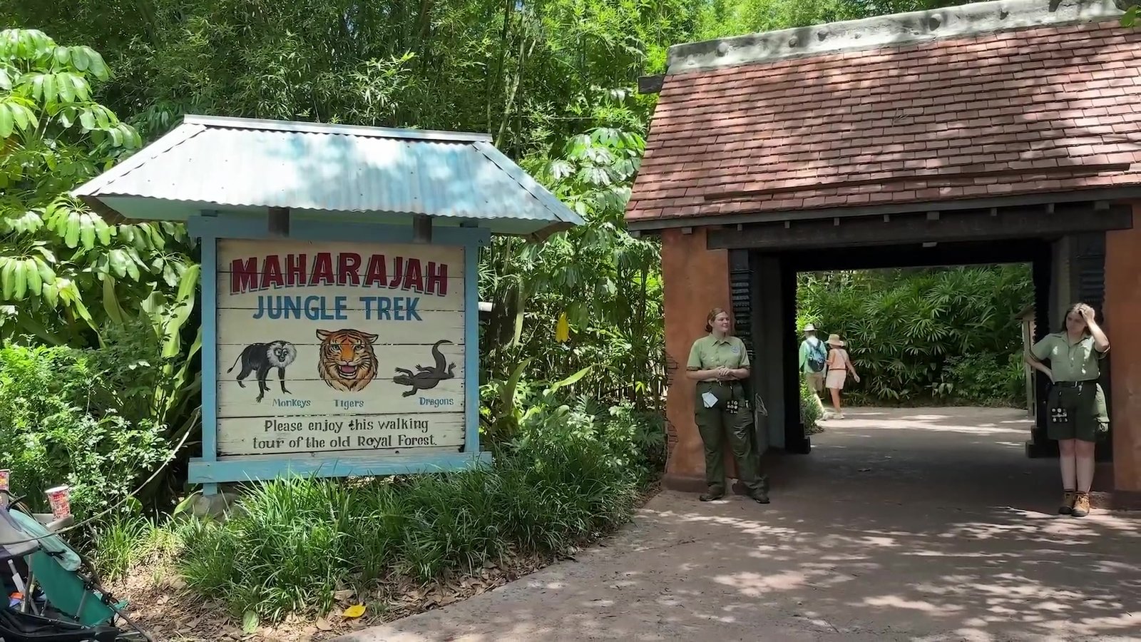 Placa da Maharajah Jungle Trek na área da Ásia do Animal Kingdom