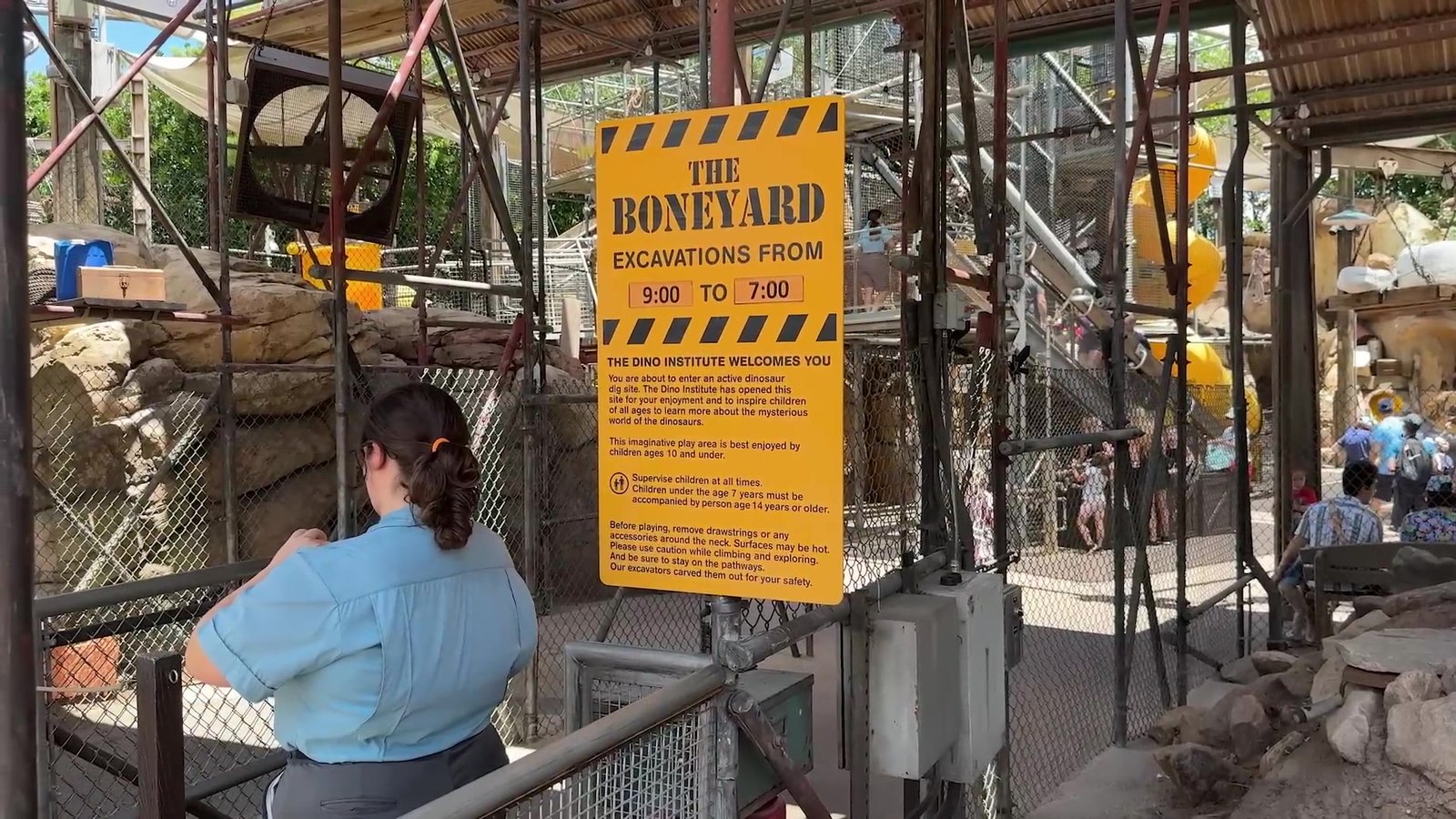 Placa do playground The Boneyard na DinoLand do Animal Kingdom