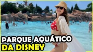 Gabi na piscina de ondas do Blizzard Beach, parque aquático da Disney em Orlando