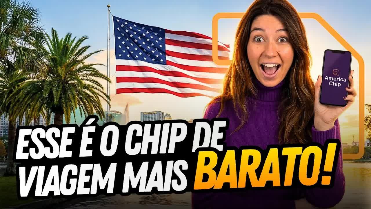Gabi segurando o celular com o app da America Chip, com a bandeira dos Estados Unidos ao fundo