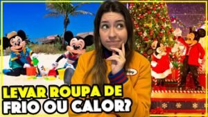 Gabi em dúvida entre o Mickey na praia e o Mickey de Natal: levar roupa de frio ou de calor pra Orlando?