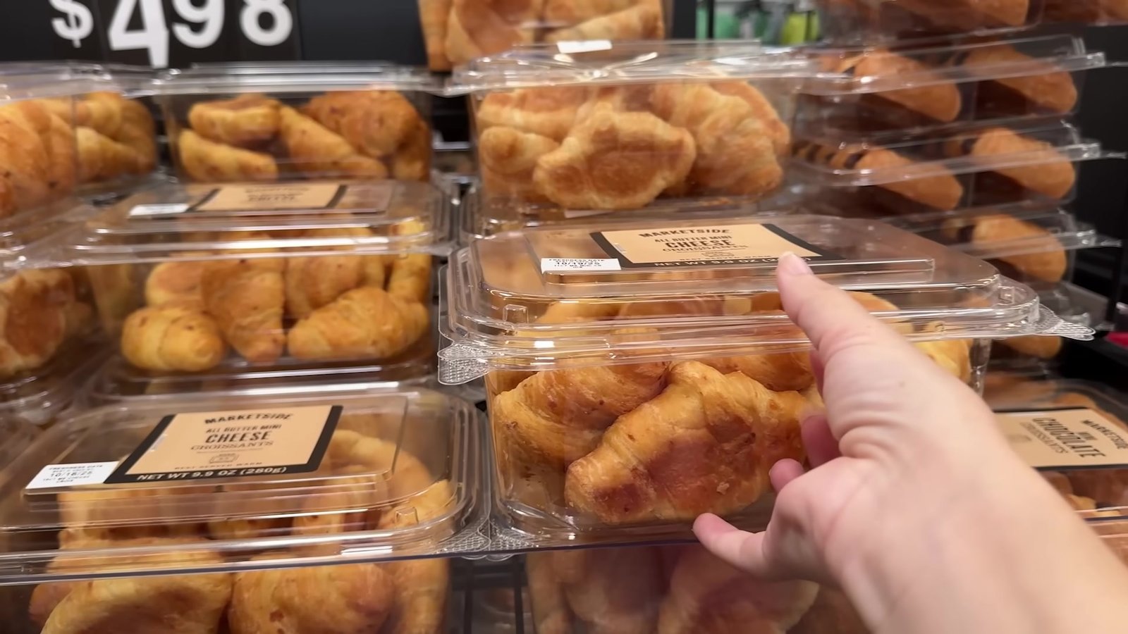 Bandejas de croissants da padaria do Walmart de Orlando com etiqueta de US$ 4,98