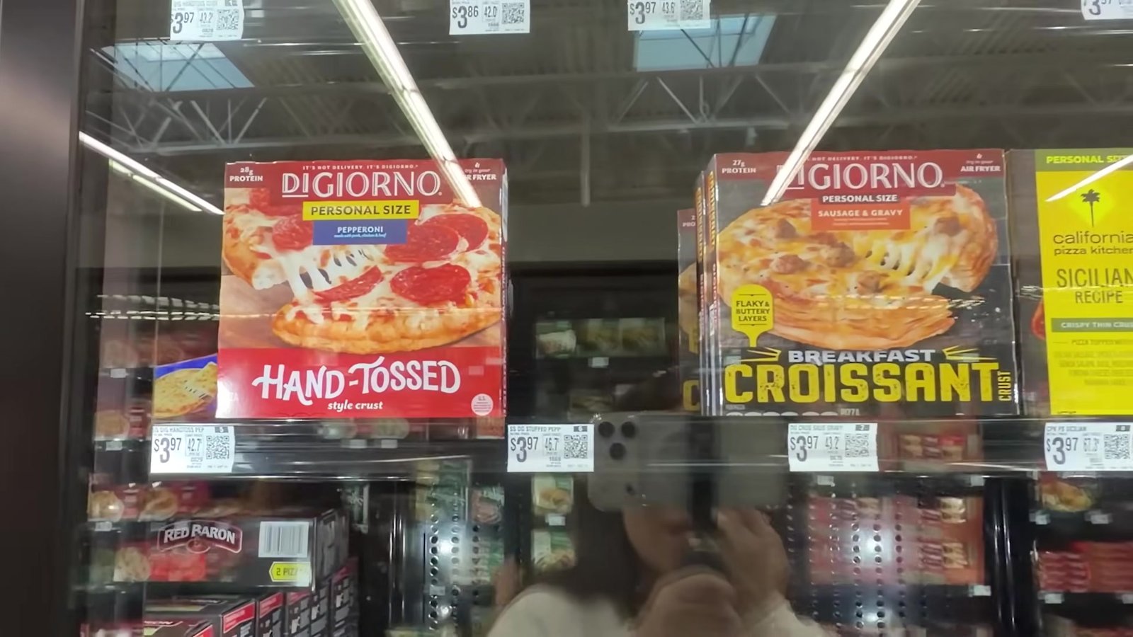 Pizzas DiGiorno no freezer do Walmart de Orlando