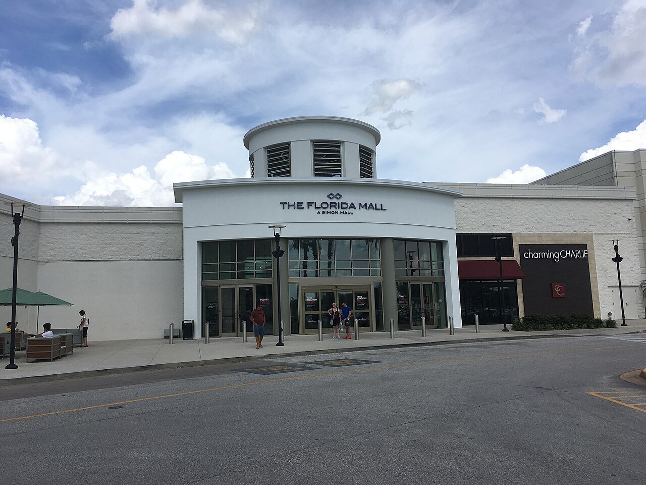 Entrada do Florida Mall, o maior shopping de Orlando