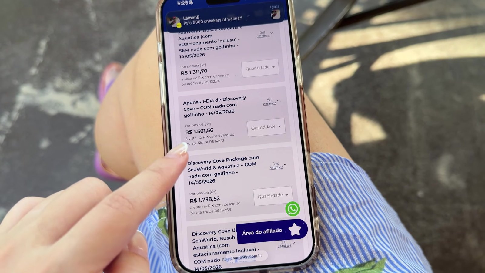Tela do celular com os preços do Discovery Cove em maio de 2026, avulso e no pacote