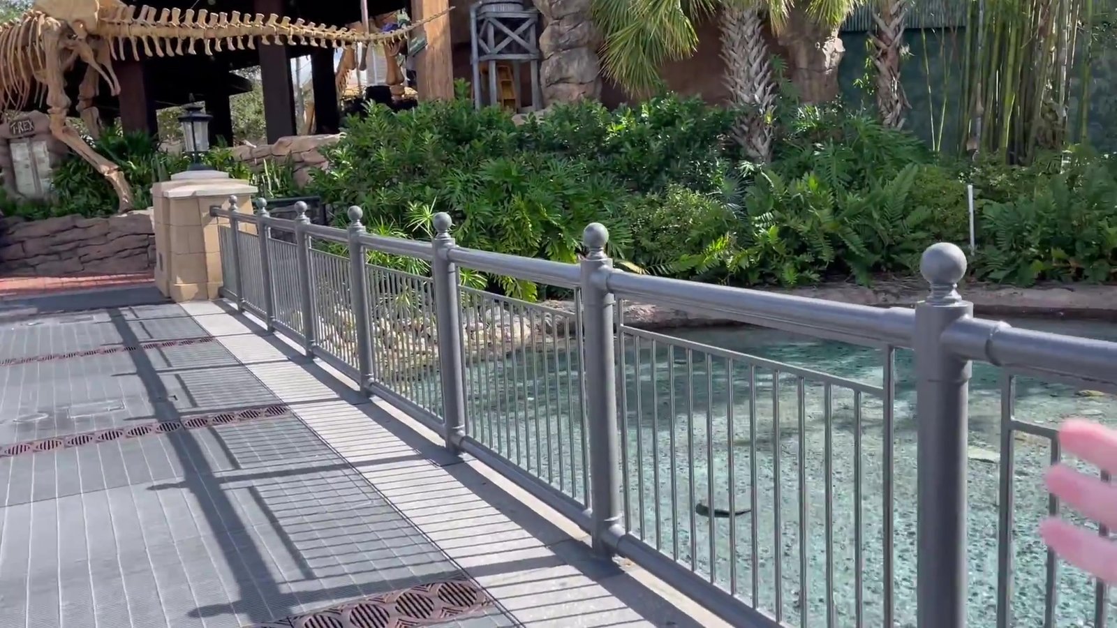 Ponte sobre o spring, a nascente artificial que dá nome ao Disney Springs