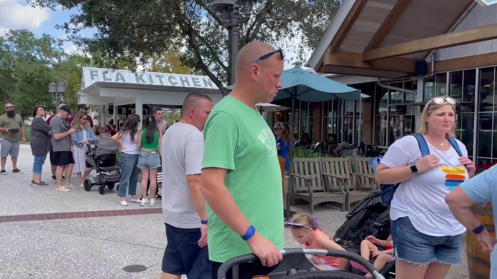 Fila na entrada do Chef Art Smith's Homecomin' no Disney Springs