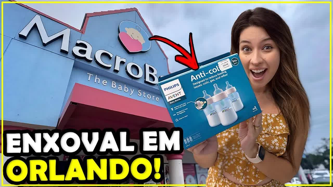 Gabi na porta da MacroBaby de Orlando segurando um kit de mamadeiras Avent anticólica