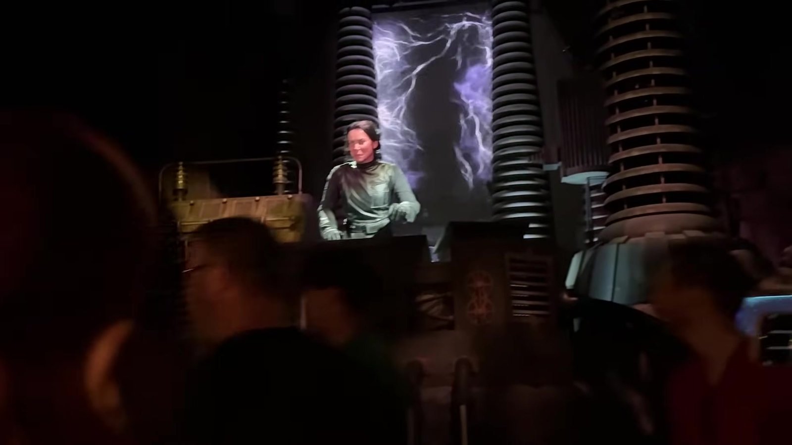 Show com raios e a Dra. Victoria Frankenstein no Dark Universe do Epic Universe