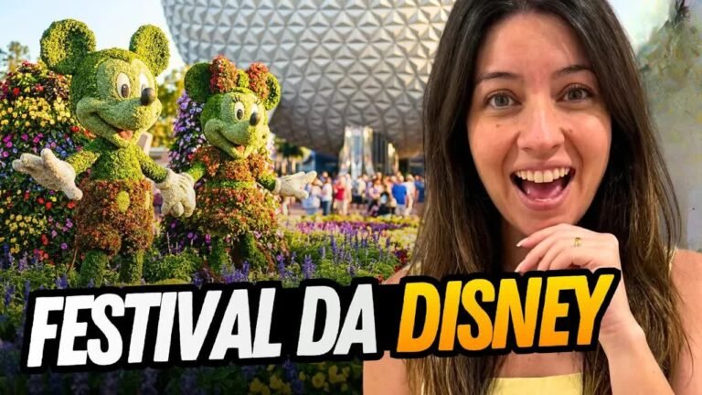 Gabi ao lado das topiárias do Mickey e da Minnie na entrada do Epcot durante o Flower & Garden Festival