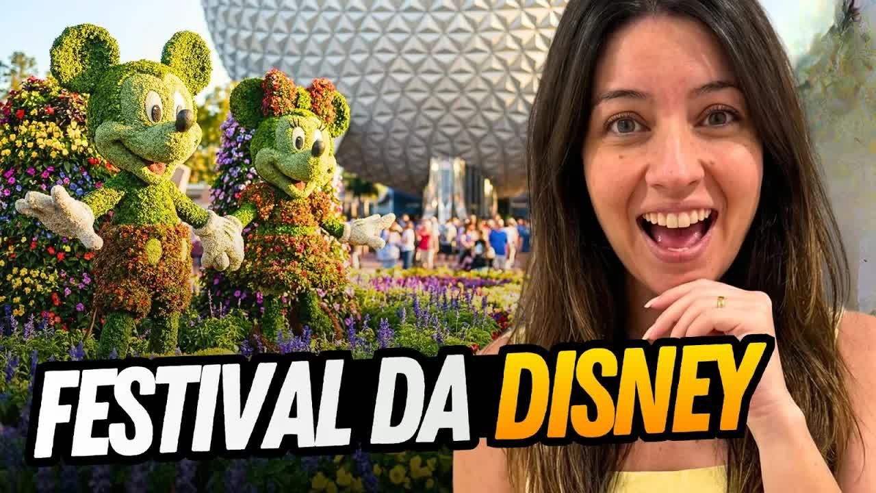 Gabi ao lado das topiárias do Mickey e da Minnie na entrada do Epcot durante o Flower & Garden Festival