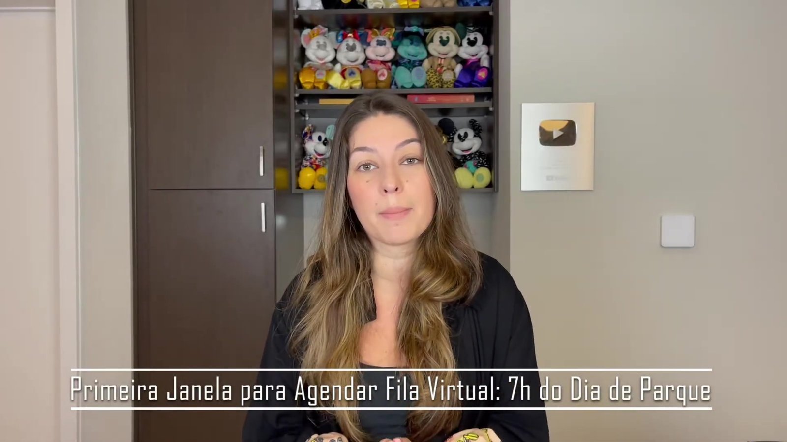 Gabi explicando no vídeo a primeira janela da fila virtual, às 7h do dia de parque