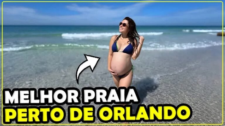 Gabi grávida na água cristalina de Anna Maria Island, a praia Ana Maria perto de Orlando