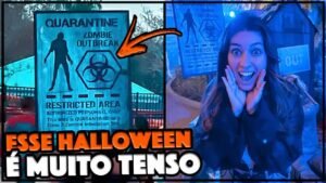 SeaWorld Orlando iluminado com luzes neon durante o evento de Halloween Howl-O-Scream