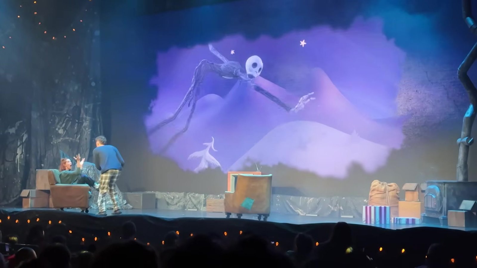 Jack Skellington projetado no telão do sing-along de O Estranho Mundo de Jack