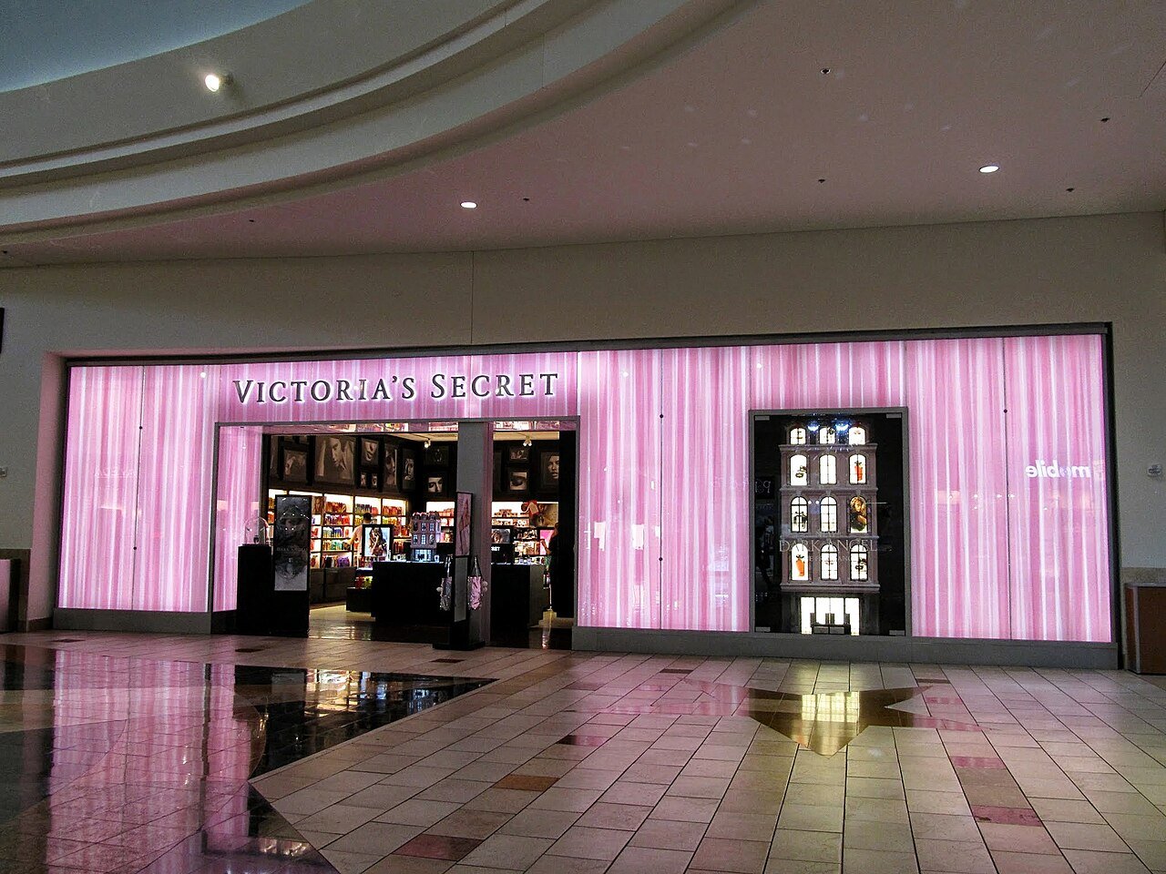 Fachada da loja Victoria's Secret no Florida Mall, em Orlando
