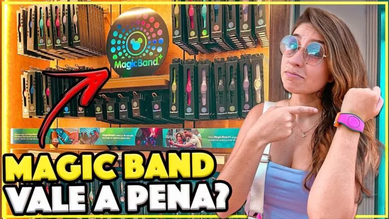 Gabi com a MagicBand rosa no pulso apontando para a vitrine de MagicBands da loja da Disney