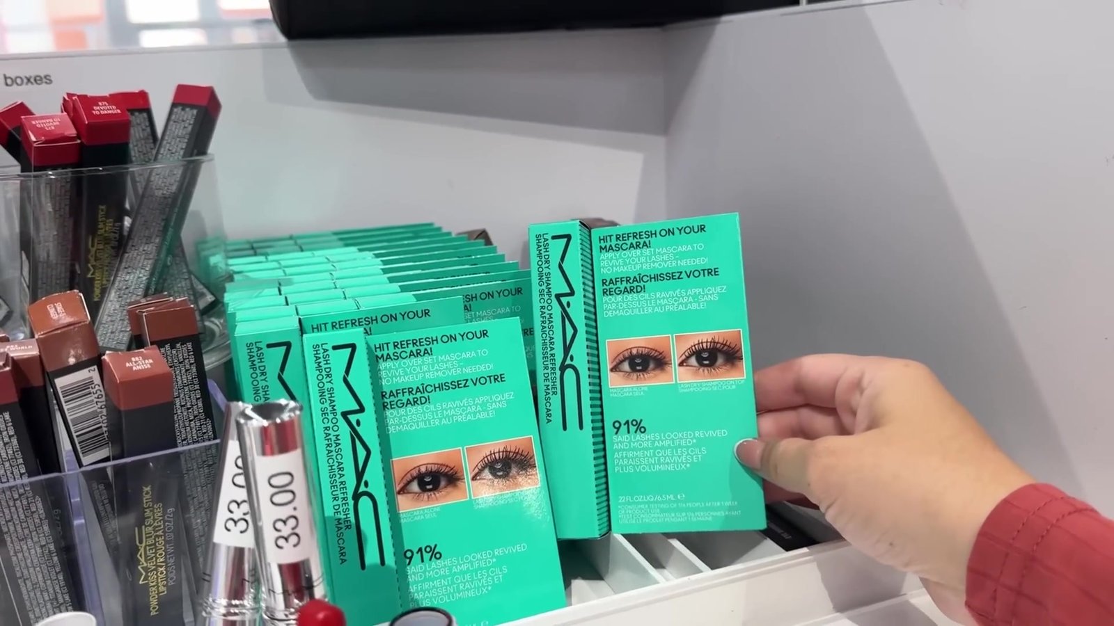Caixas verdes de rímel da MAC com etiqueta de US$ 33 na The Cosmetics Company Store
