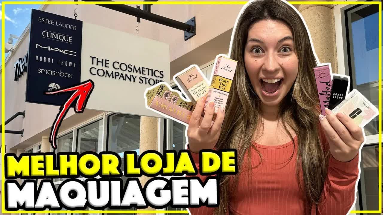 Gabi mostrando a promoção de maquiagem na The Cosmetics Company Store em Orlando
