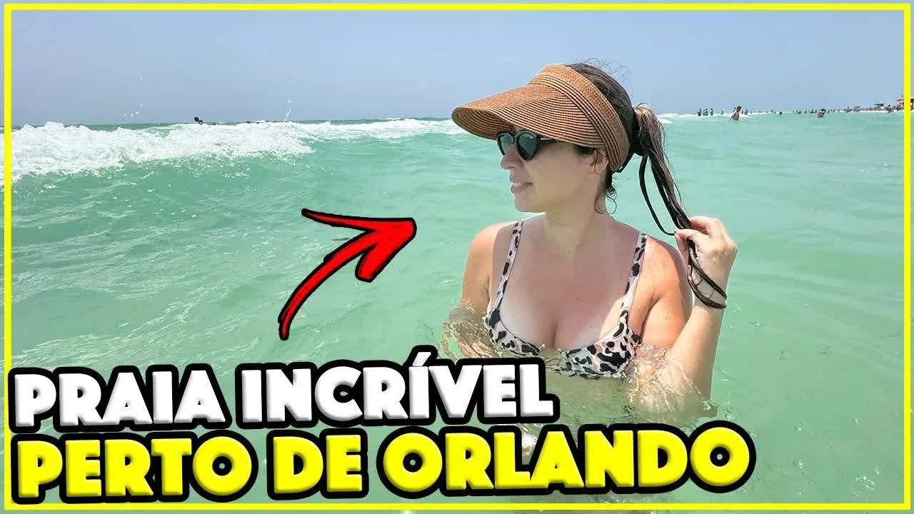 Gabi dentro da água verde-esmeralda de Siesta Key, a praia perto de Orlando eleita a melhor dos Estados Unidos