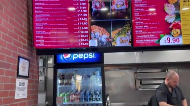 Painel do cardápio à la carte do American Japa Sushi mostrando porções de 10 peças entre US$ 9,90 e US$ 14,90