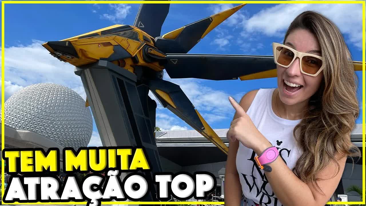 Gabi na frente da nave dos Guardiões da Galáxia, com a Spaceship Earth ao fundo