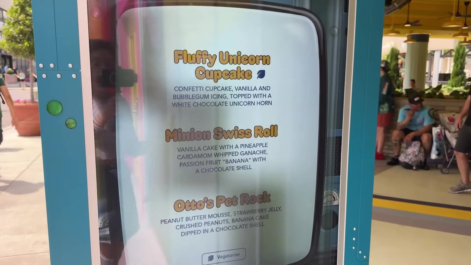 Cardápio da Bake My Day com Fluffy Unicorn Cupcake, Minion Swiss Roll e Otto's Pet Rock