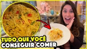 Gabi com um prato de espaguete do rodízio de massas do Villaggio, pertinho da Disney