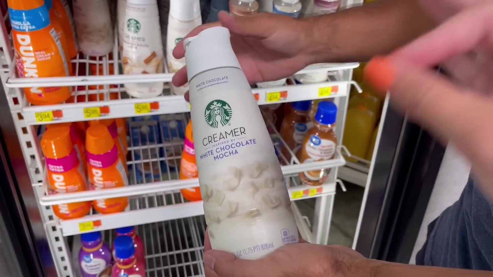 Creamer Starbucks White Chocolate Mocha na geladeira do Walmart de Orlando