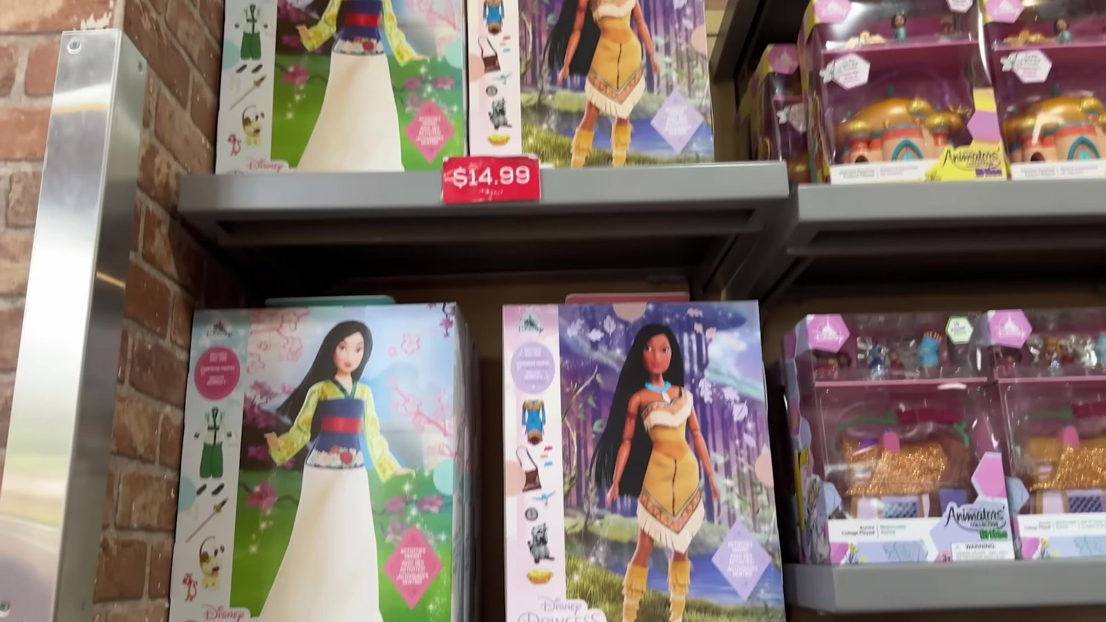 Bonecas da Mulan e da Pocahontas por US$ 14,99 no outlet da Disney