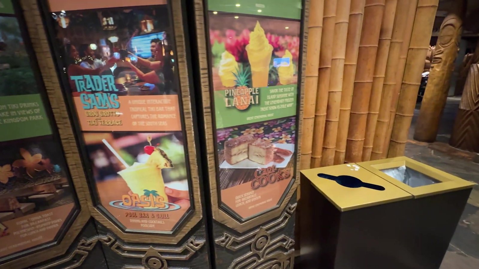 Placas do Trader Sam's e do Pineapple Lanai no Polynesian
