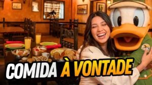 Gabi abraçada com o Pato Donald numa refeição com personagem na Disney