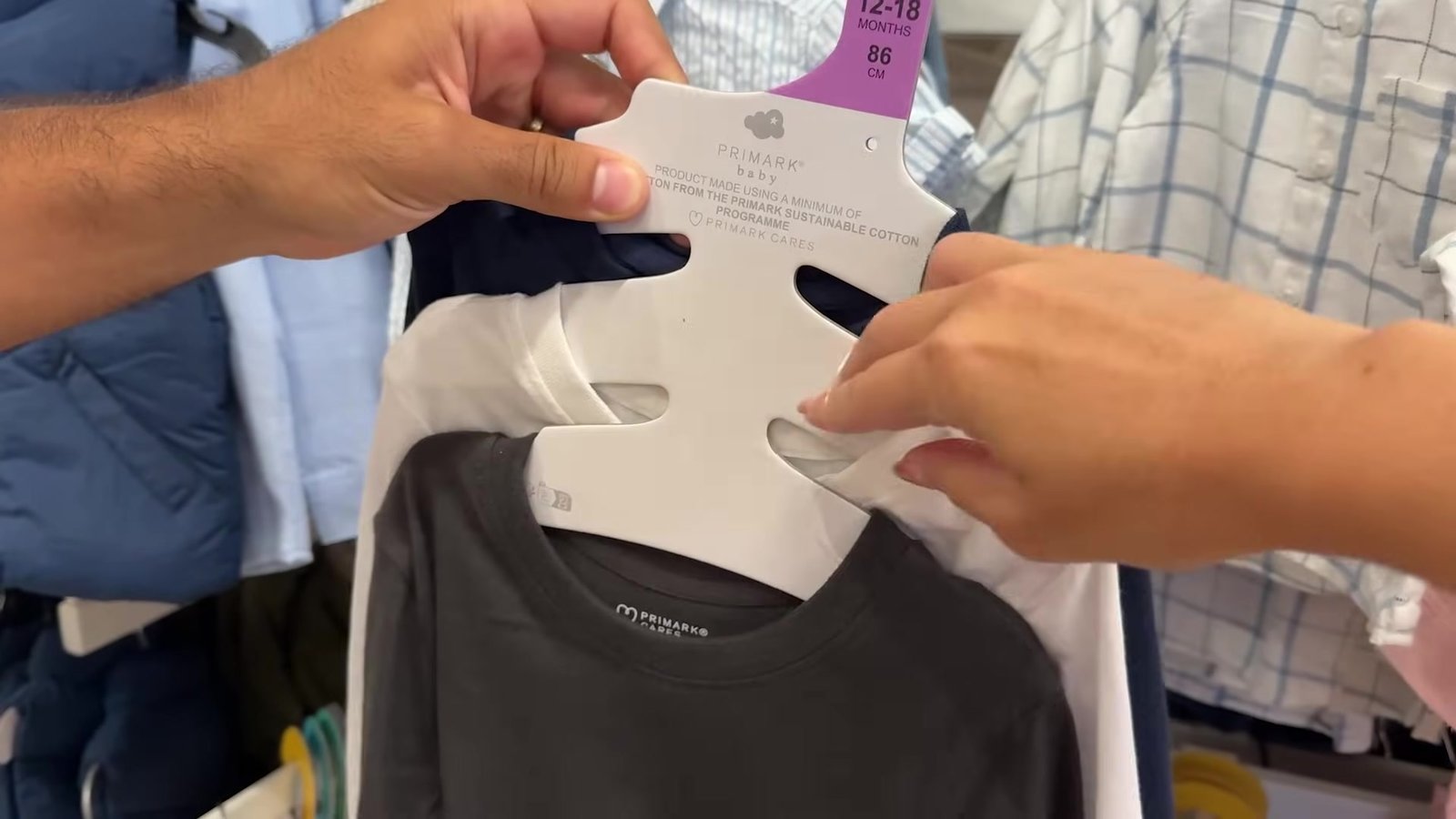 Kit de camisetinhas de bebê de 12 a 18 meses na Primark de Orlando