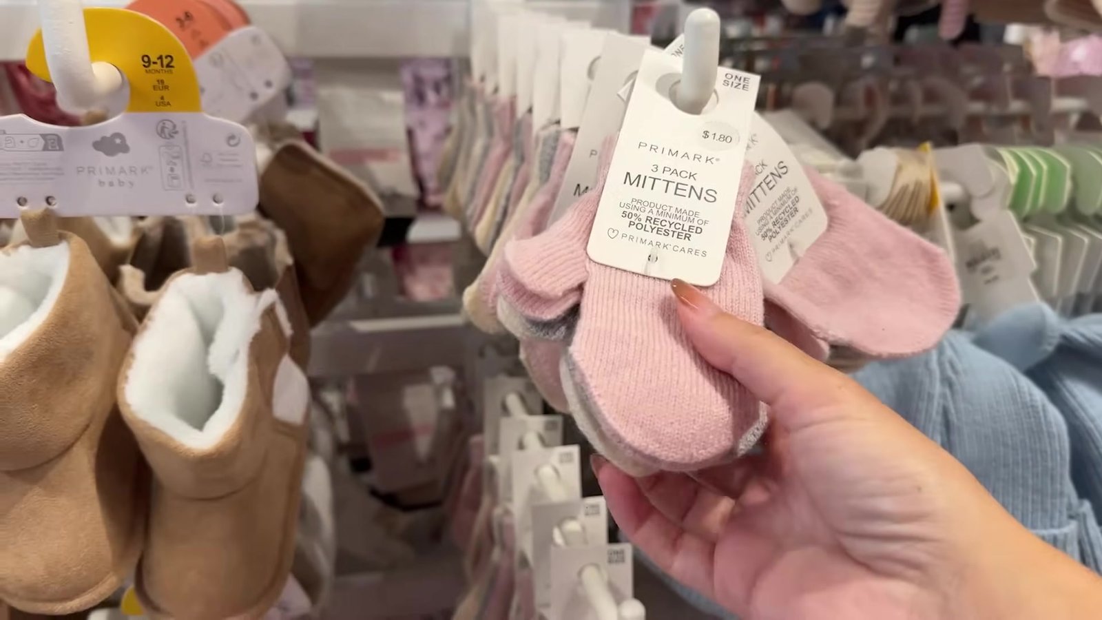 Sapatinhos de ovelha e luvinhas de bebê na Primark de Orlando
