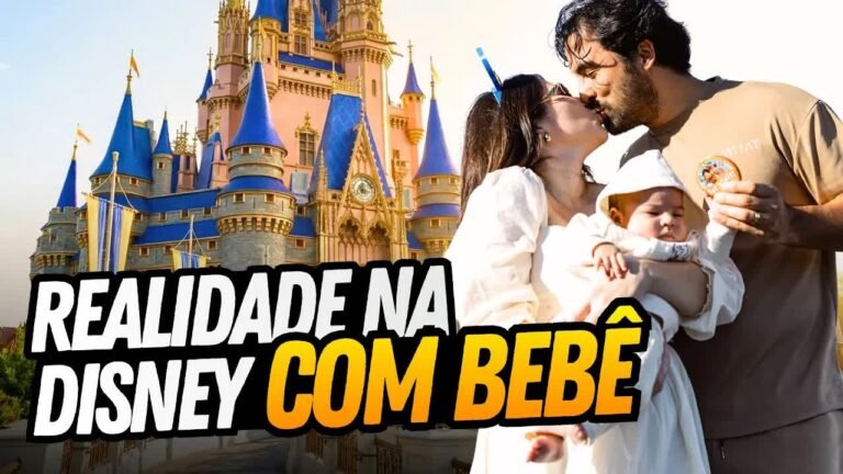 Gabi e Gustavo do Turistorlando com o bebê Lian no colo em frente ao Castelo da Cinderela no Magic Kingdom