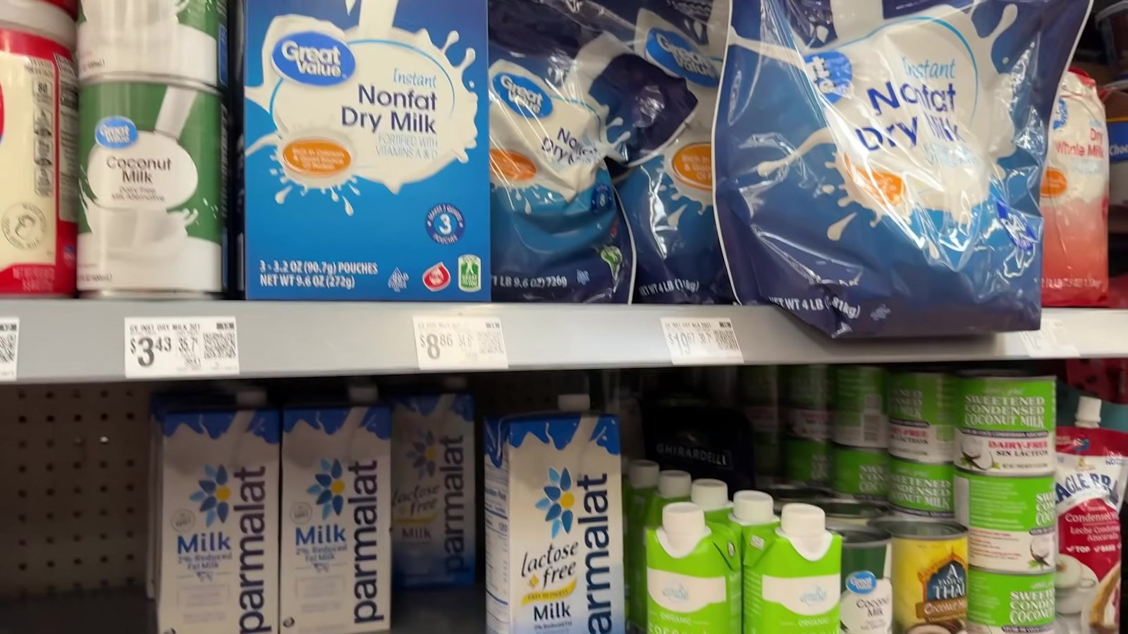 Leite em pó desnatado e leite Parmalat sem lactose no Walmart de Orlando