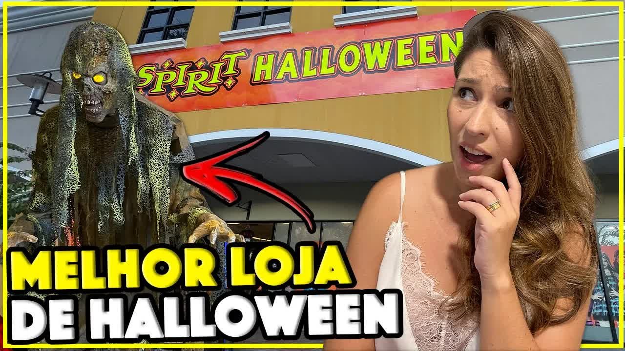 Interior da loja Spirit Halloween em Orlando com fantasias e decorações