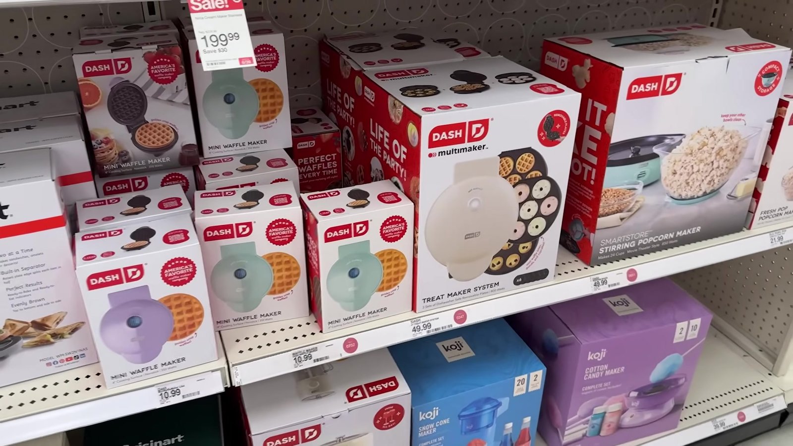 Máquinas de waffle e donut da Dash na prateleira da Target