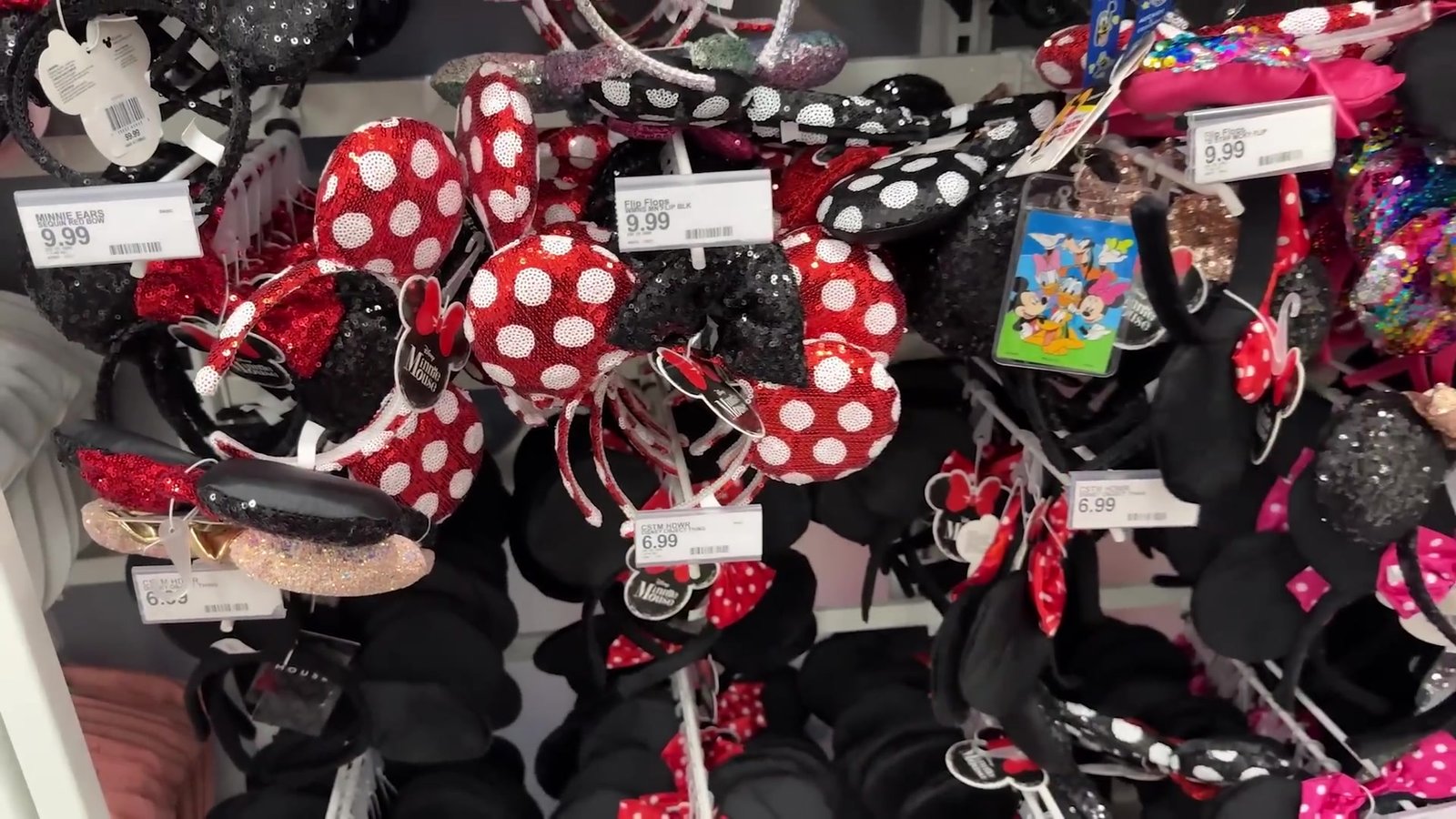 Orelhinhas da Minnie de poá e glitter por US$ 9,99 na Target
