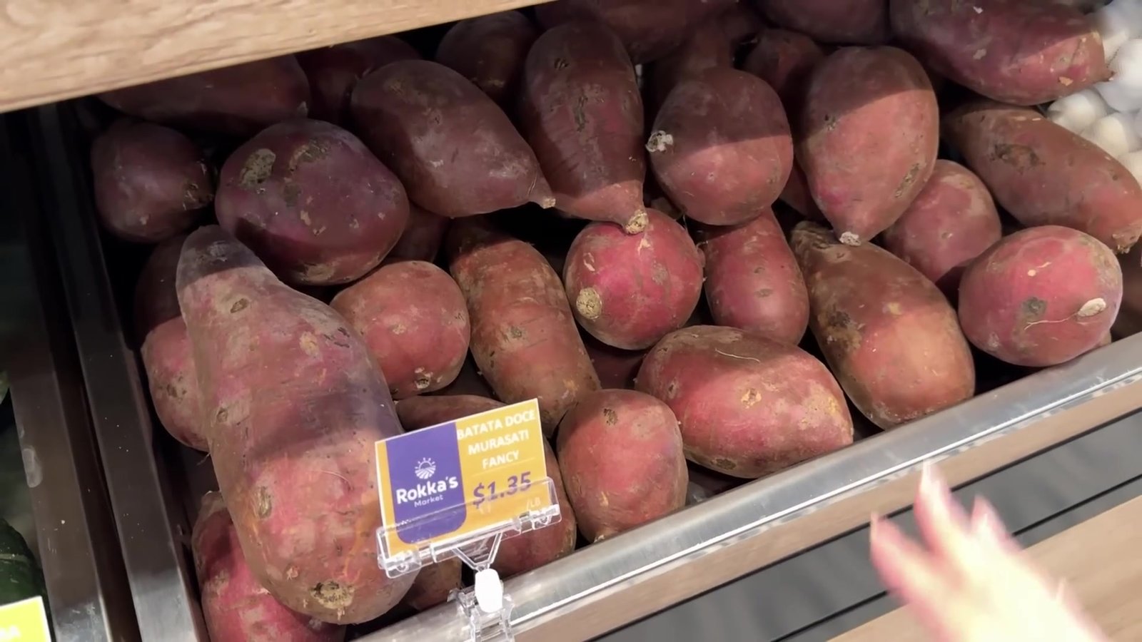 Batata doce brasileira na hortifrúti do Rokka's