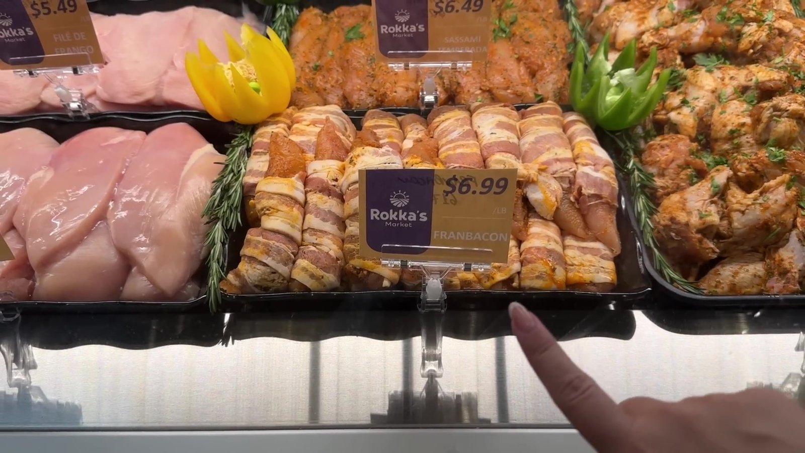 Açougue do Rokka's com frango com bacon e frango empanado