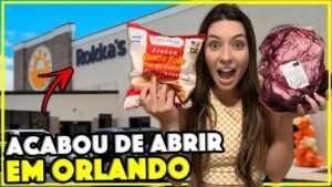 Gabi na frente do novo Rokka's, mercado brasileiro em Orlando