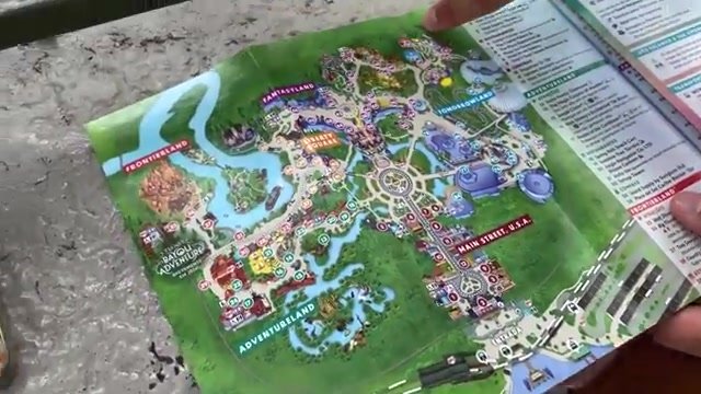 Mapa do Magic Kingdom com as áreas Main Street, Adventureland, Frontierland, Fantasyland e Tomorrowland