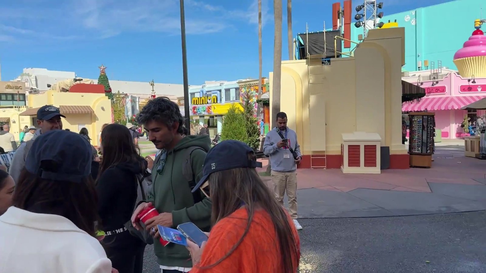 Movimento na entrada da Minion Land, no Universal Studios