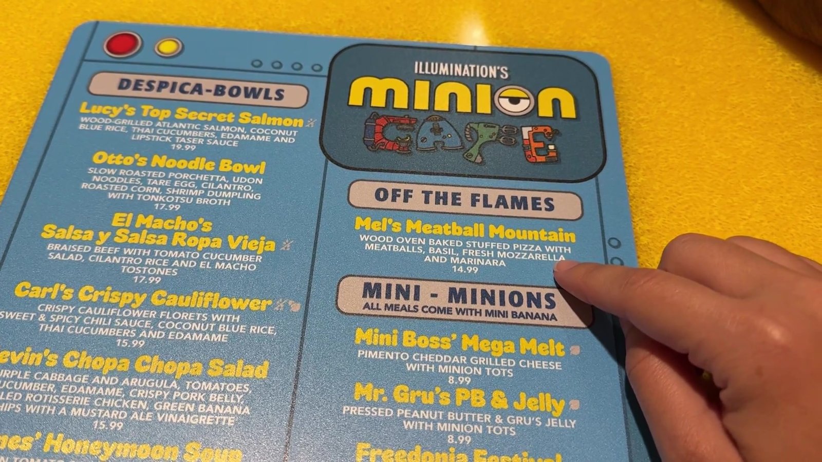 Cardápio do Minion Café na Universal com os Despica-Bowls e preços