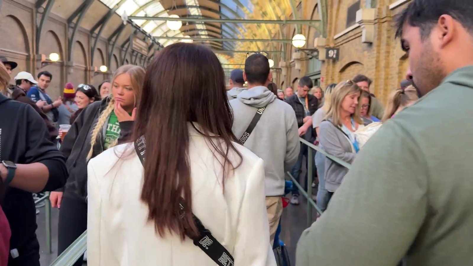 Fila de embarque na estação do trem de Hogwarts, na Universal