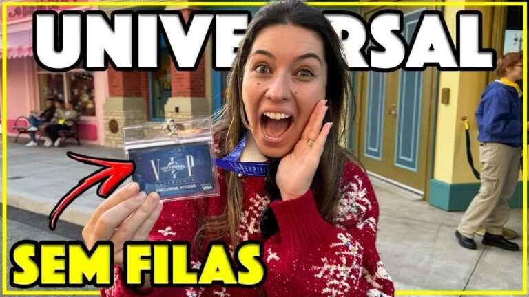 Gabi mostrando a credencial do Tour VIP da Universal Orlando com o parque ao fundo