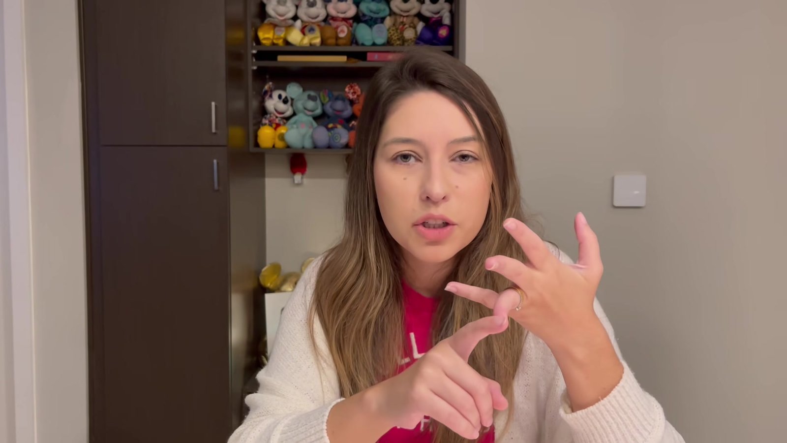 Gabi em casa contando como é Orlando em dezembro