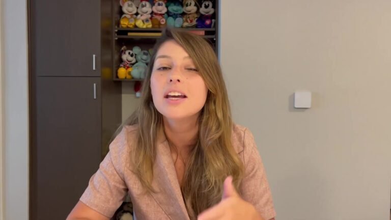 Gabi em casa contando como é Orlando em setembro