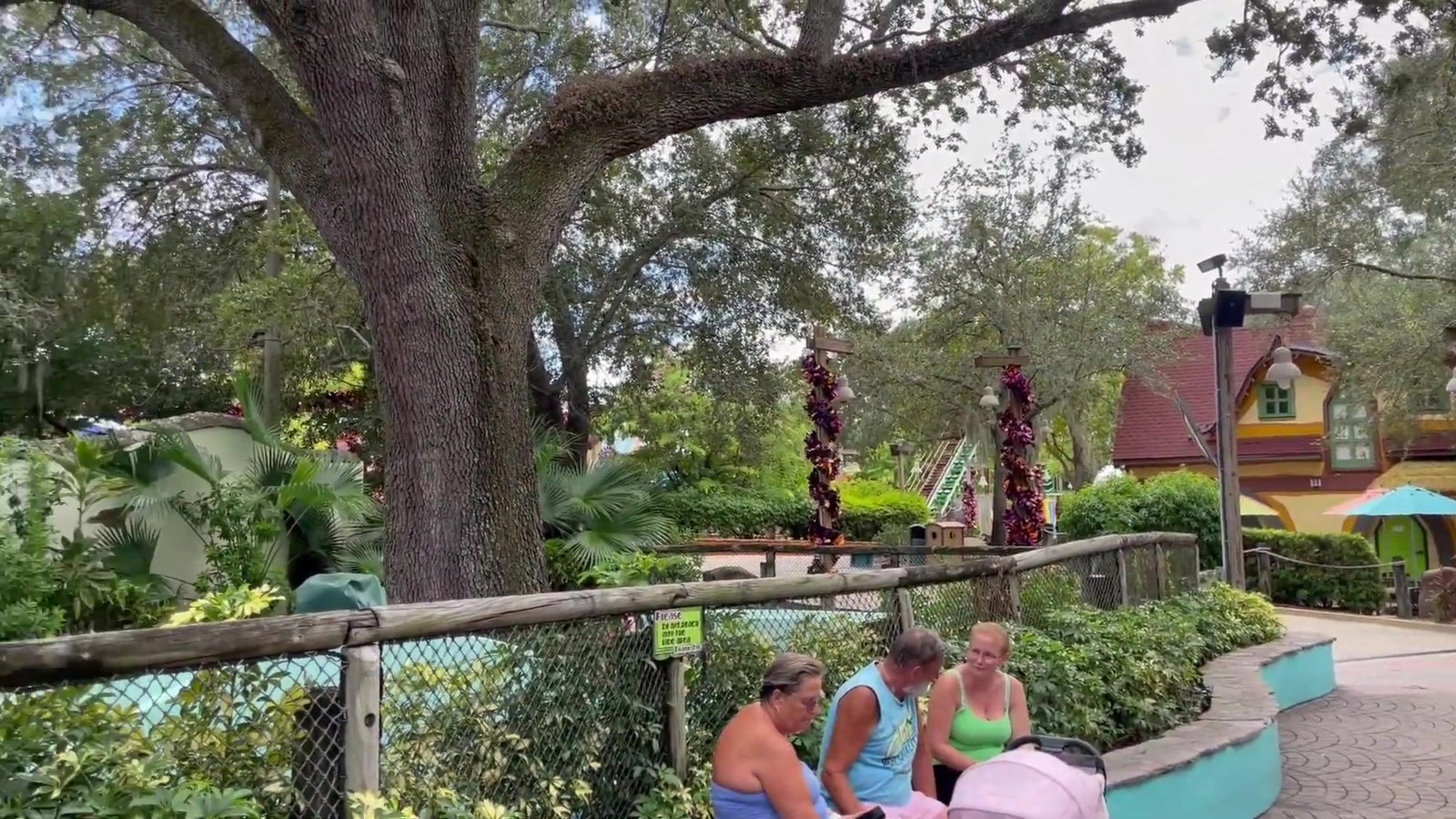 Casinhas coloridas da área da Vila Sésamo no Busch Gardens